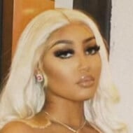 Miah Ayani, 22 (Star di YouTube)