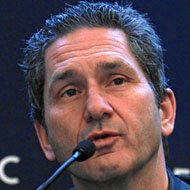 Michael Fries, 62 (Giám đốc điều hành)