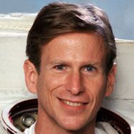 Michael Gernhardt, 69 (宇航員)