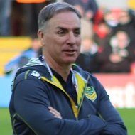 Michael Hagan, 61 (橄榄球运动员)