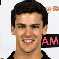 Michael Weisman, 31 (Cantante Pop)