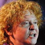 Mick Hucknall, 65 (流行歌手)