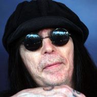 Mick Mars, 72 (Guitarrista)