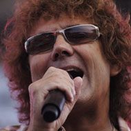 Mickey Thomas, 75 (Cantante rock)
