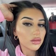 Mikaela Testa, 23 (Estrella de Instagram)