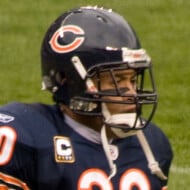 Mike Brown, 26 (Cầu thủ bóng bầu dục)