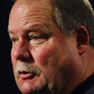 Mike Holmgren, 77 (Allenatore di calcio)