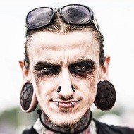 Mike Kuza, 34 (Cantante de Metal)