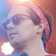 Mike Milosh, 49 (大提琴手)
