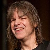 Mike Stern, 71 (Гитарист)