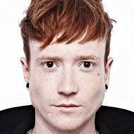 Mikey Chapman, 37 (Рок-певец)