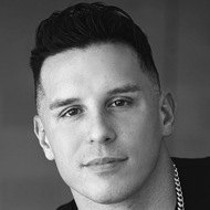 Mikey P, 40 (流行歌手)