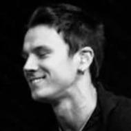 Miles Holmwood, 38 (吉他手)