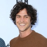 Miles McMillan, 33 (Modelo)