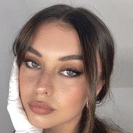 Millie Hannah, 23 (模特)