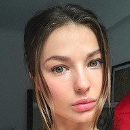 Mimi Bouchard, 28 (Reality Star)