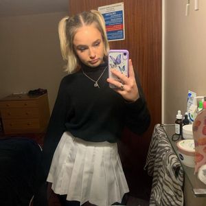 Miriam Petche, 27 (电视女演员)