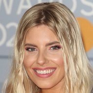 Mollie King, 36 (流行歌手)