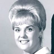 Molly Bee (1939 - 2009) (乡村歌手)