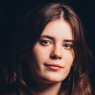 Molly Broadstock, 23 (Actrice de télévision)