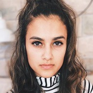 Molly Linnea, 24 (YouTube明星)