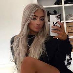 Molly May Brown, 21 (TikTok Star)