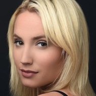 Molly McCook, 33 (TV-Schauspielerin)