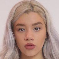 Molly Rainford, 23 (Popsänger)