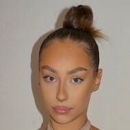 Molly Richards, 23 (TikTok明星)