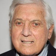 Monty Hall (1921 - 2017) (游戏节目主持人)