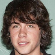 Munro Chambers, 33 (电视演员)