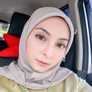 Nabila Bella, 30 (Instagram明星)