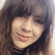 Naela, 33 (流行歌手)