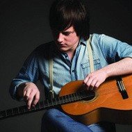 Nahuel Pennisi, 35 (民歌手)