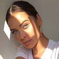 Naomi Genes, 31 (Instagram明星)