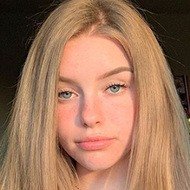 Naomi Skye, 20 (TikTok Star)