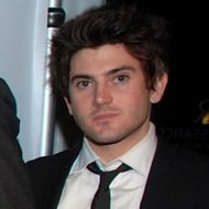 Nate Novarro, 37 (鼓手)