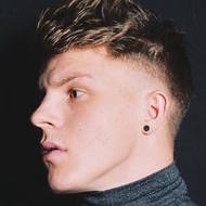 Nathan Grisdale, 29 (Popsänger)