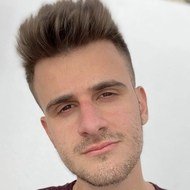 Nau, 21 (YouTube Star)