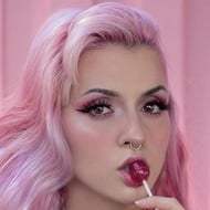 Nay Firens, 35 (YouTube Star)