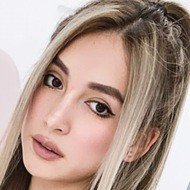 Nea Paz, 29 (YouTube Star)