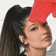 Neena Rose, 23 (流行歌手)