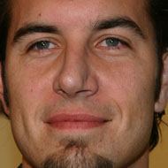 Nick Hexum, 53 (搖滾歌手)
