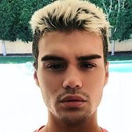 Nick Huxch, 34 (Instagram Star)