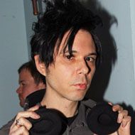 Nick Zinner, 50 (Gitarist)