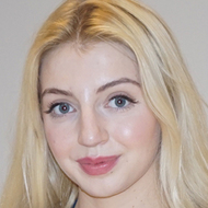 Nicole Bickel, 27 (YouTube明星)