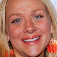 Nicole Sullivan, 53 (Actriz de Televisión)
