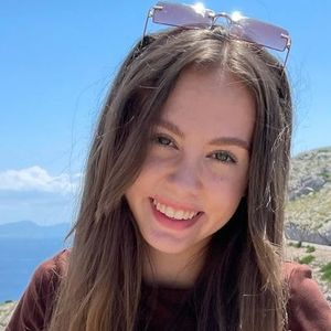 Nini Flash, 20 (YouTube明星)