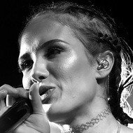 Niykee Heaton, 30 (流行歌手)