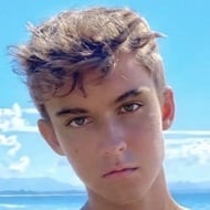 Noah John Stone, 22 (Estrella de TikTok)